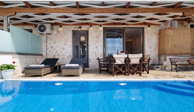 Apartment 'Suite Iro' with Sea View, Wi-Fi and Air Conditioning