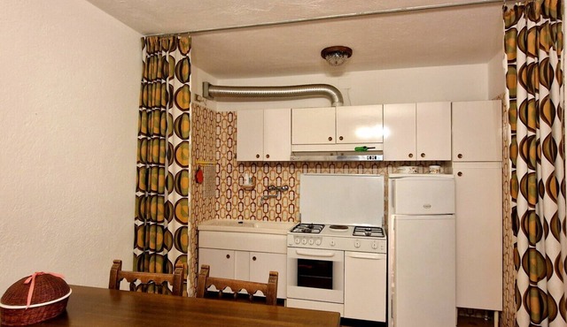 Apartment surrounded by greenery and convenient to services