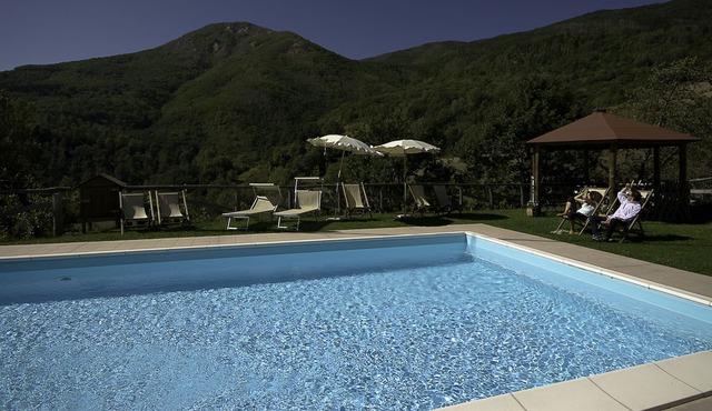 Apartment surrounded by the Tuscan countryside and with a heated pool