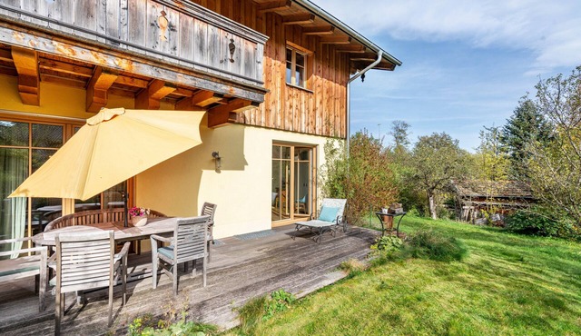 Apartment "Tegernseele" with Mountain View, Private Terrace & Wi-Fi