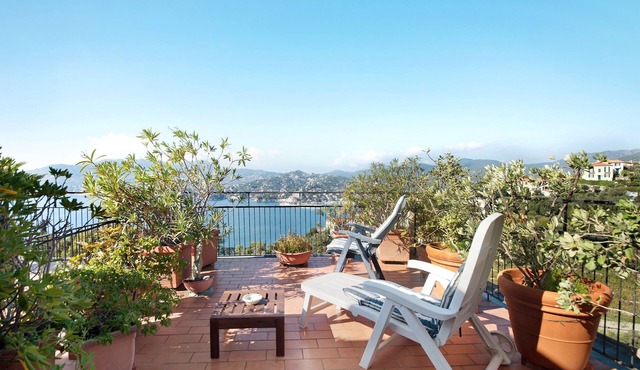 Apartment 'Terrazza Oriana' with Sea View and Wi-Fi