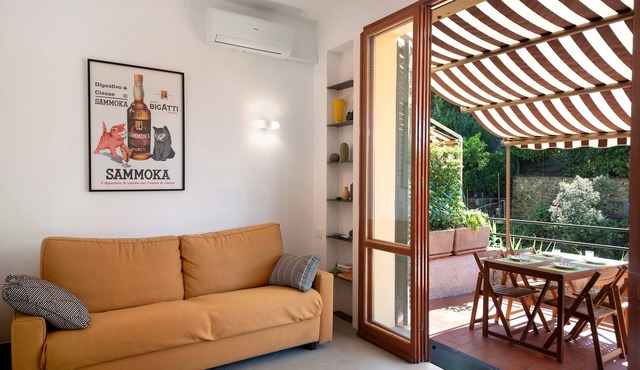 Apartment 'Terrazza Sivori' with Mountain View, Wi-Fi and Air Conditioning