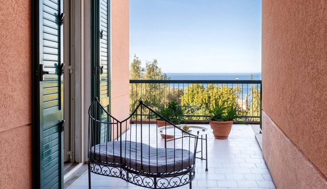 Apartment 'Terrazzo Eucalipto' with Sea View, Wi-Fi and Air Conditioning