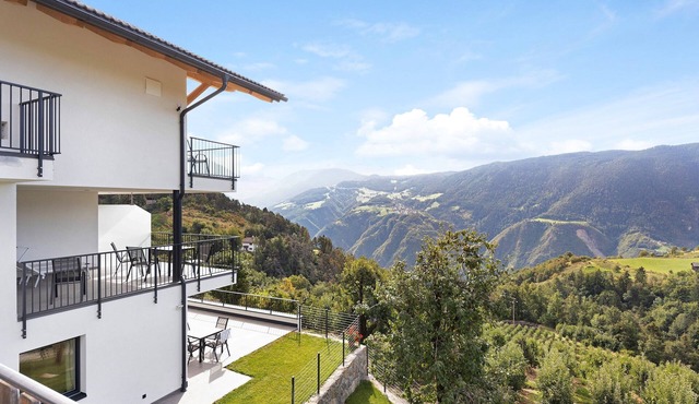 Apartment "Thalerhof Naturae Rupes" with Mountain View, Garden & Wi-Fi