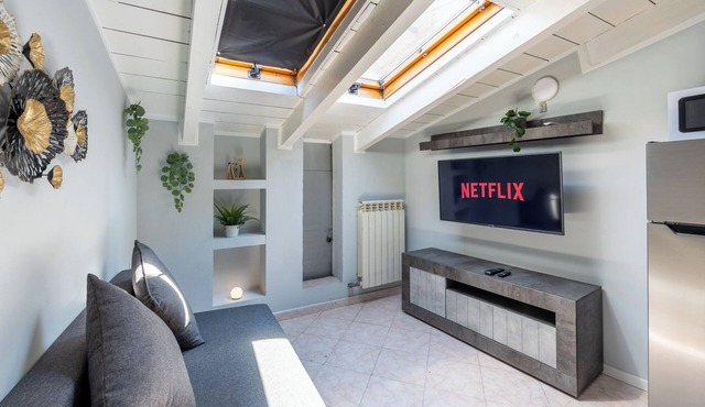 Apartment 'Tiny House with Parking' with Wi-Fi and Air Conditioning
