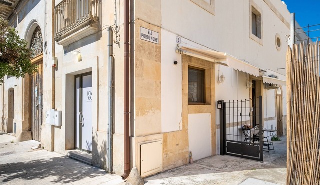 Apartment 'Toma House 14' with Private Terrace, Wi-Fi and Air Conditioning