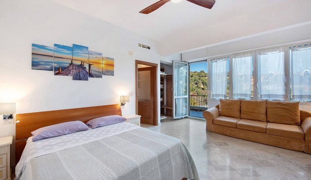 Apartment 'Tramontana' with Balcony