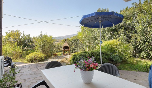 Apartment 'Trilocale Bonalaccia 3' with Shared Pool, Shared Garden and Wi-Fi