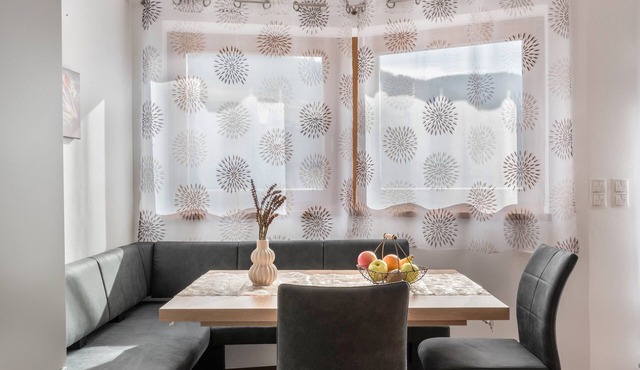 Apartment "Trojer 1" with Mountain View, Balcony & Wi-Fi