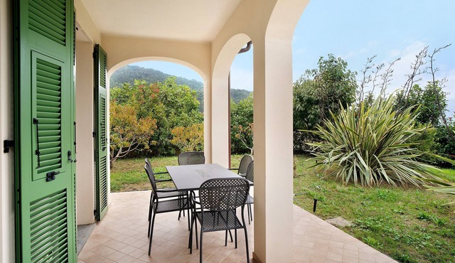 Apartment 'Vallebona' with Private Terrace and Wi-Fi