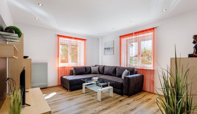 Apartment Viktoria with private garden to celebrate with family and friends