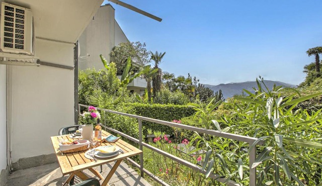 Apartment View And Pool - Happy Rentals