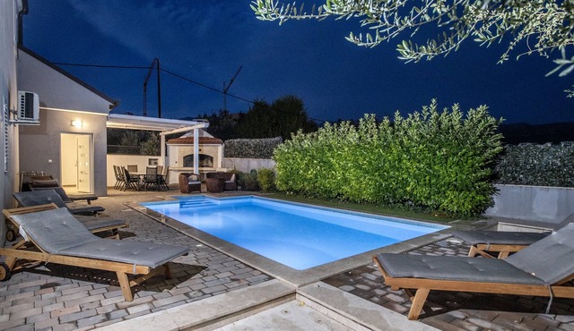 Apartment Villa Andelka with Swimming Pool