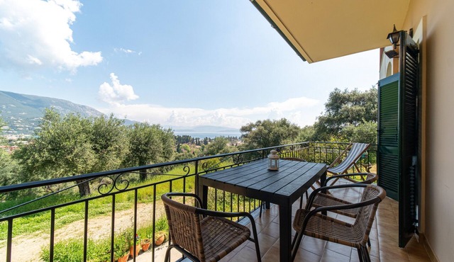 Apartment 'Villa Prima ' with Sea View, Shared Terrace and Wi-Fi