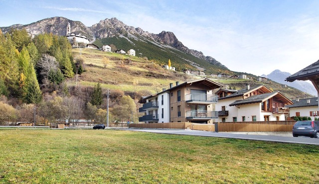 Apartment "Violet a due passi da Bormio" with Mountain View, Private Balcony & Wi-Fi