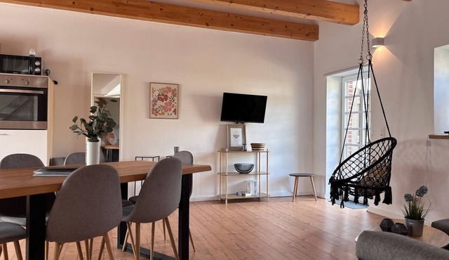 Apartment 'Wanderlust' with Private Terrace, Private Garden and Wi-Fi