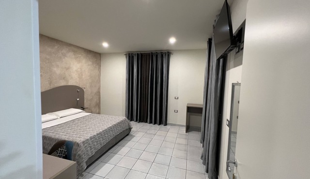 Apartment with 3 bedrooms and 2 bathrooms.Terrace and veranda overlooking the sea.