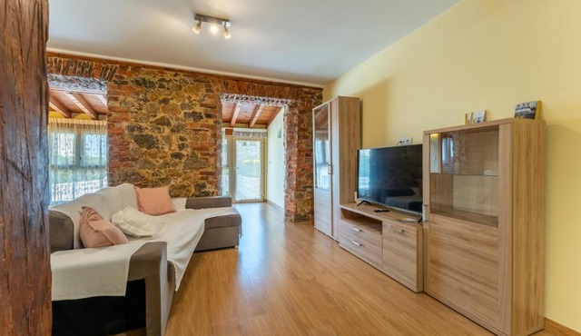 Apartment with a large garden in Santander