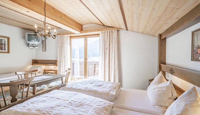 Apartment with ski storage room and balcony