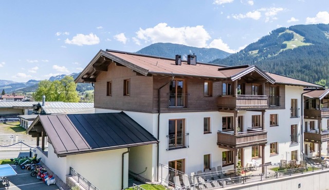 Apartment with a spa next to the gondola