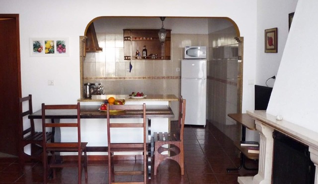 Apartment with backyard, in the old part of the village 5 minutes walk from the beach