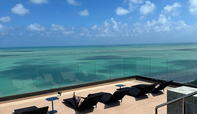 Apartment with balcony, double Wi-Fi, seafront of Pajuçara in Maceió, 24-hour reception
