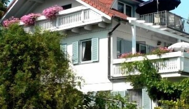 Apartment with beautiful lake view and private terrace, in a southern region