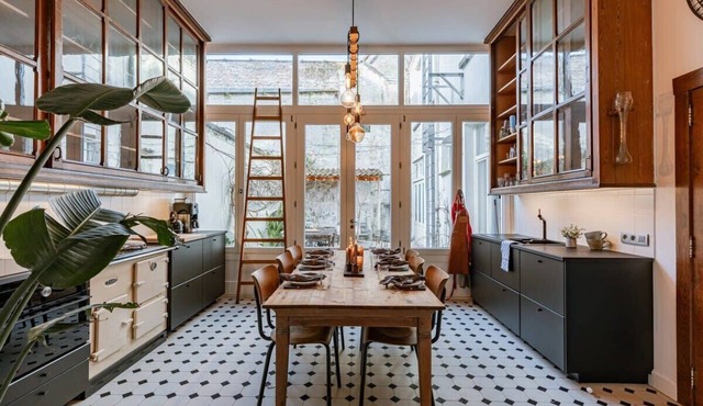 Apartment with courtyard on top location in Ghent