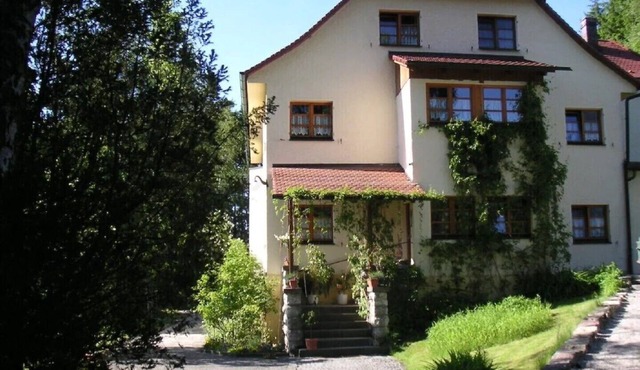 Apartment with 75sqm, in a quiet location on the outskirts with separate entrance