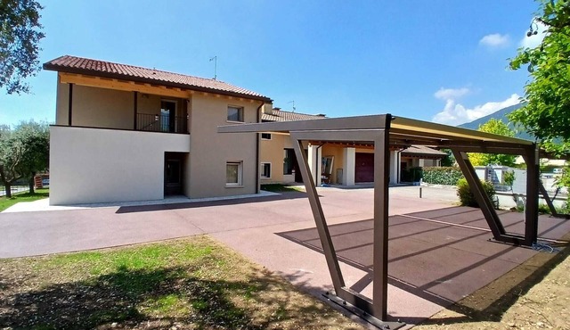 APARTMENT WITH GARDEN VIEW