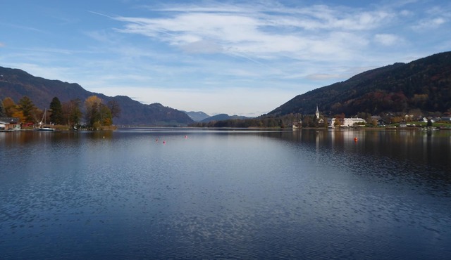 Apartment with loggia/Ossiacher See * bathing beach/lawn * pool * in the middle of Carinthia