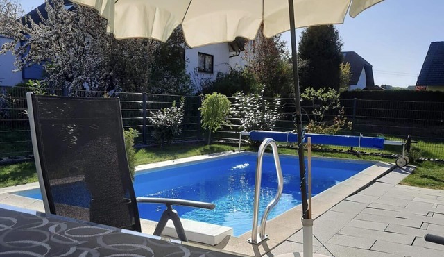 Apartment with pool and garden use sep. Entrance.