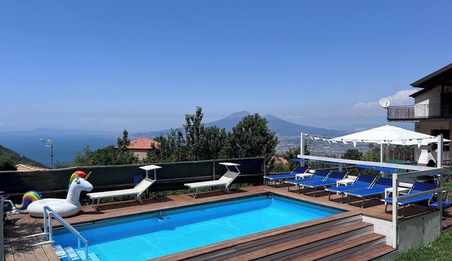 Apartment with pool and breathtaking view of the Golfo di Napoli