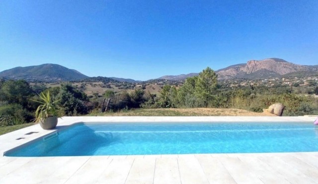 Apartment with pool