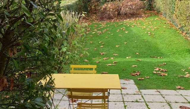 Apartment with private garden, outdoor parking, swimming pool/tennis residence