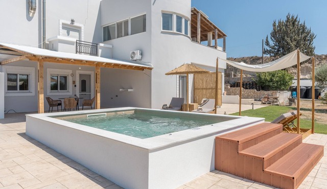 Apartment 'With Private Pool No 3' with Private Garden, Wi-Fi and Air Conditioning