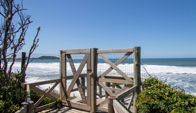 Apartment with Sea View and Beach Access YY4578