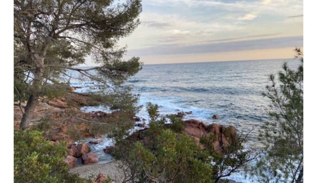 Apartment with sea view, 2 minutes from the beach WIFI and air conditioning