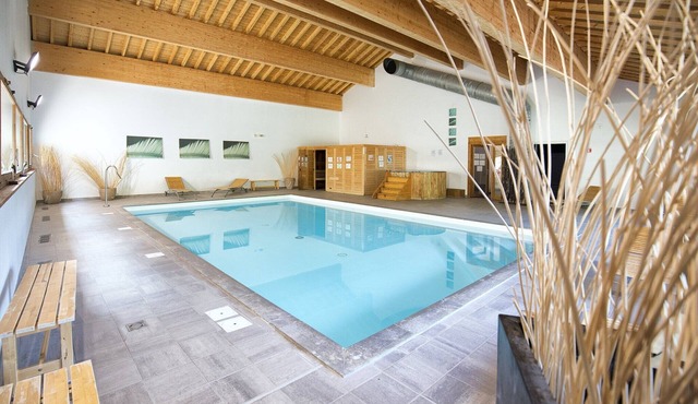 Apartment with shared pool for 4 people