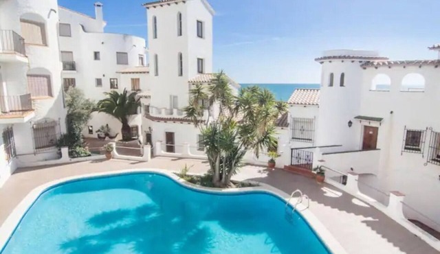 Apartment with spectacular sea views next to the beach Parking pool