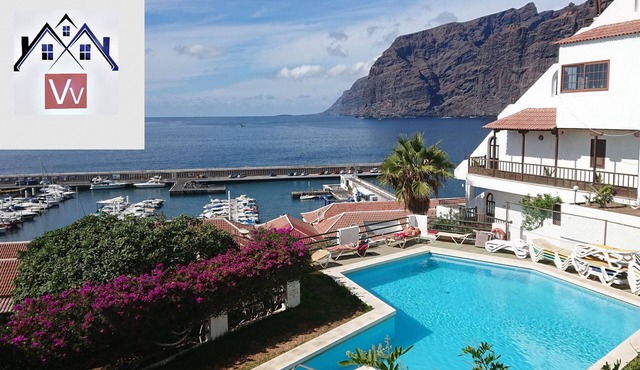 Apartment with sun terrace and panoramic sea view, 5 min. from harbor + beach