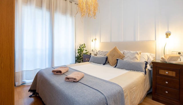 apartment with terrace, garage, wifi, pool, heating, central and quiet