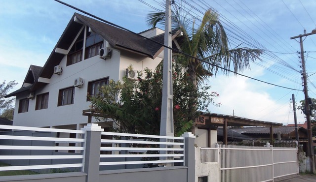 Apartment with two suites, two blocks from the sea and three from the lagoon.