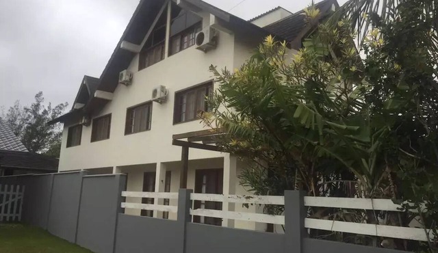 Apartment with two suites, two blocks from the sea and three from the lagoon.