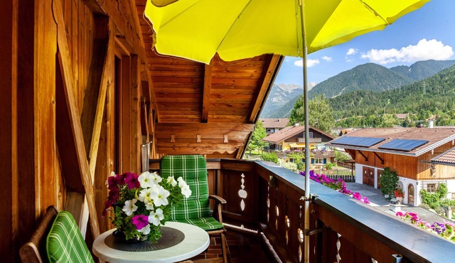 Apartment 'Wohnung 4' with Mountain View, Balcony and Wi-Fi