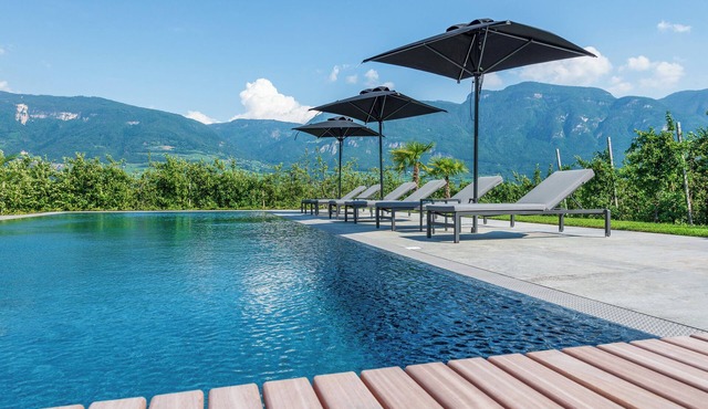Apartment Zwerger 'Mansarde' with pool and large sunbathing lawn