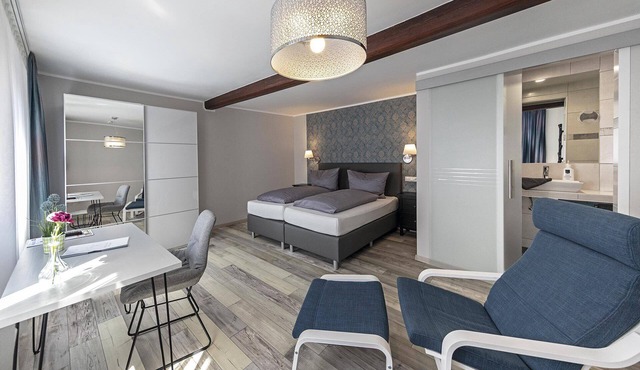 * Apartments - 4 modern double rooms - large kitchen, dining room