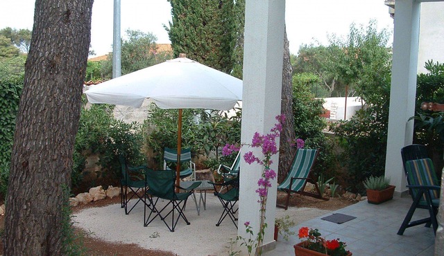 Apartments Dinka (10225-A1) - Mirca - island Brac