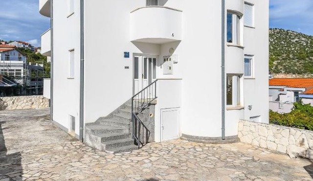 Apartments Jakov