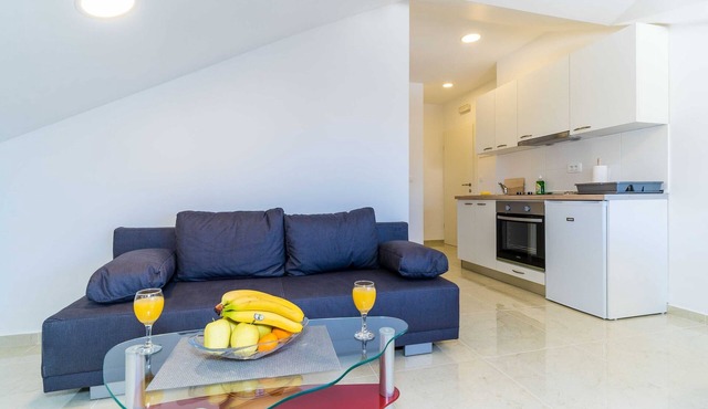 Apartments Šmanjak - One-Bedroom Apartment with Sea View